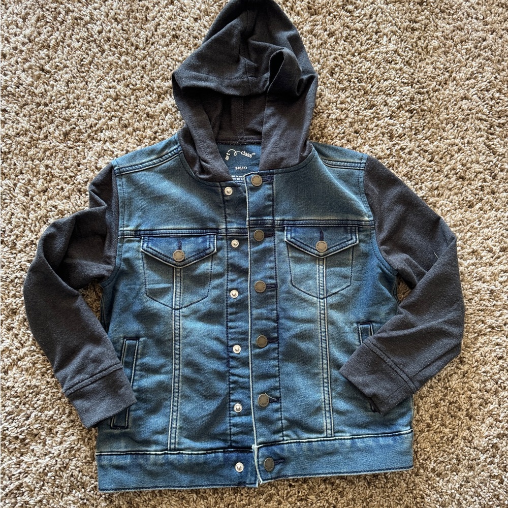 Boys Jean jacket size small (6/7)